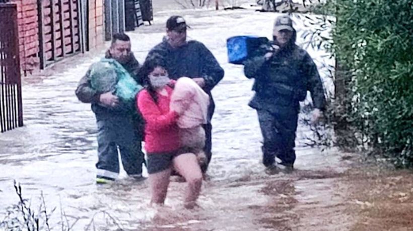 Desbordes de ríos provocan evacuaciones y monitoreos en Concepción: la provincia se encuentra bajo Alerta Roja