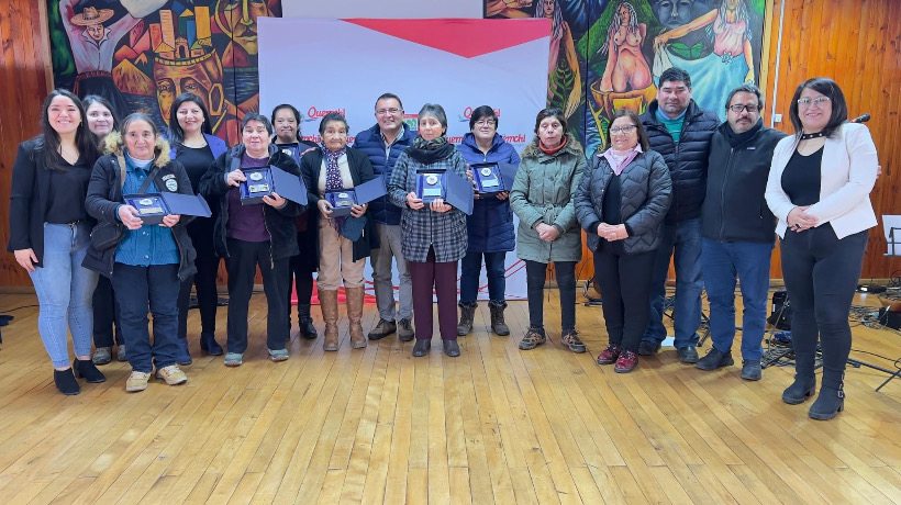 Mujeres recolectoras de orilla y pescadoras de Quemchi reciben reconocimientos