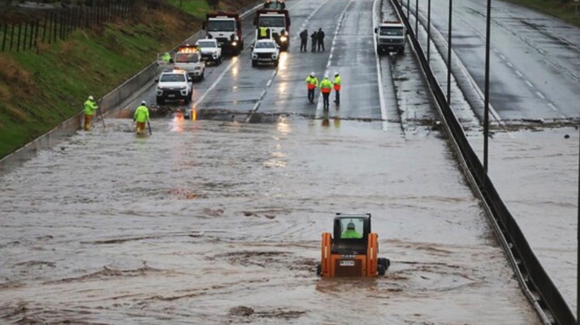 Anegamiento mantiene cerrada Ruta 68 hacia Valparaíso