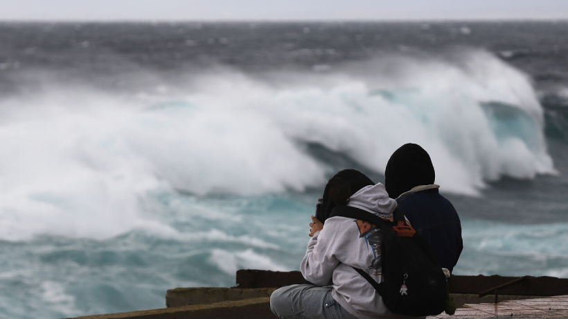 Habrán olas superiores a los cuatro metros de altura en el borde costero de la Región de Valparaíso