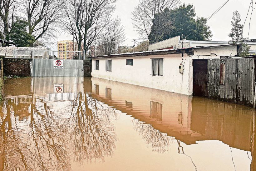 Cerca de una decena de casas se vieron afectadas por desborde de la Laguna Las Tres Pascualas en Concepción