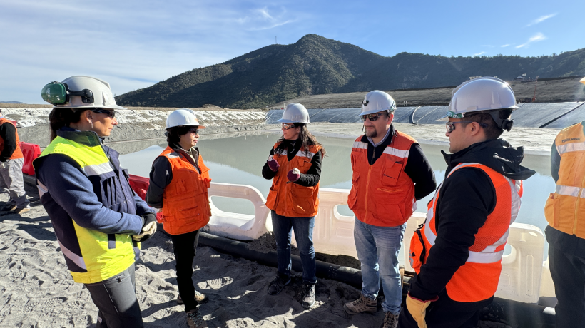 Ministra Williams visita El Soldado para conocer innovador sistema de tratamiento de relaves mineros Ministra Williams visita El Soldado para conocer innovador sistema de tratamiento de relaves mineros