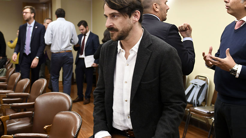 Diputado Winter (FA) asegura que multa por voto obligatorio busca "castigar a los pobres por no participar"