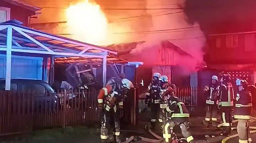 Casa fue consumida por incendio en población Manuel Montt de Puerto Varas
