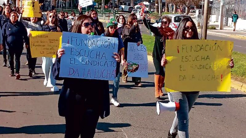 Trabajadores del colegio Espíritu Santo retoman huelga después de vacaciones