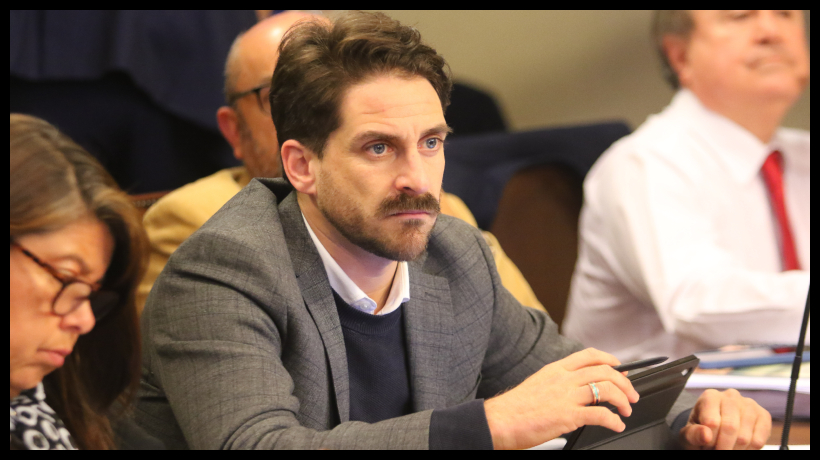 Desde la UDI tildan de "degradantes" los dichos de Gonzalo Winter por multa en voto obligatorio