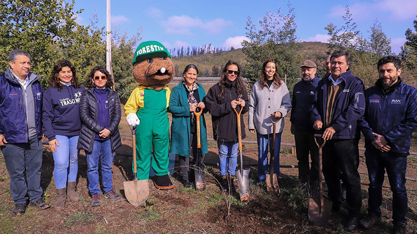 Gobierno lanzó campaña de voluntariado “Devolvamos el color a Peñuelas” para reforestar la Reserva Nacional