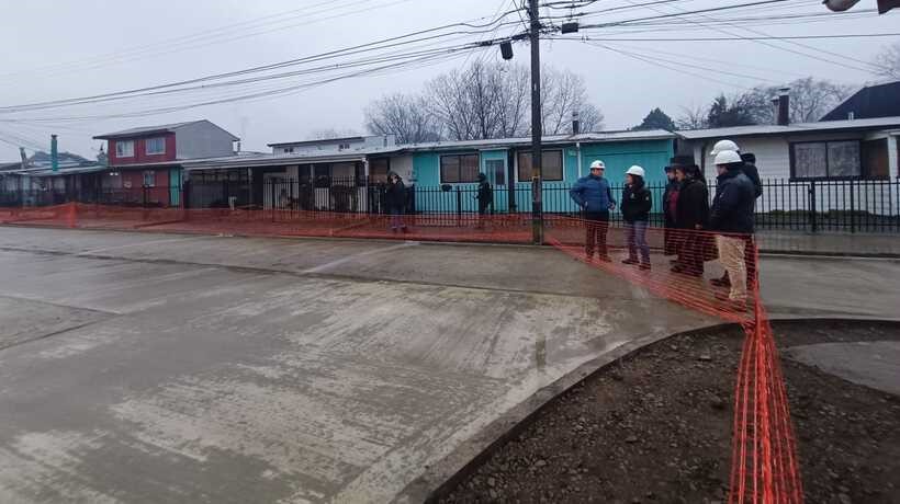 Inspeccionan obras de pavimentación en Valdivia