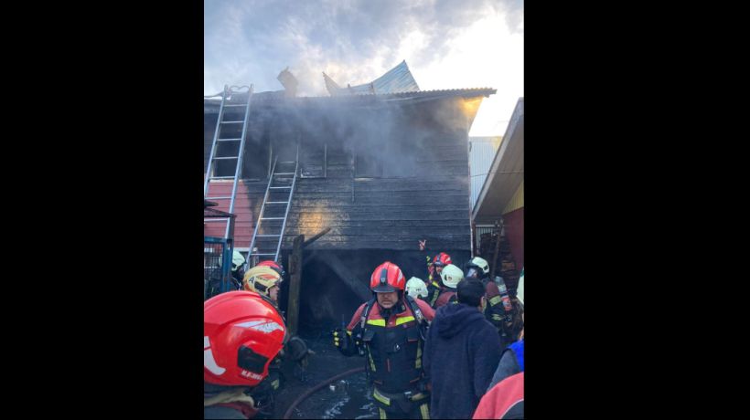 Ardió casa de bombero insigne en población La Colina de Puerto Montt