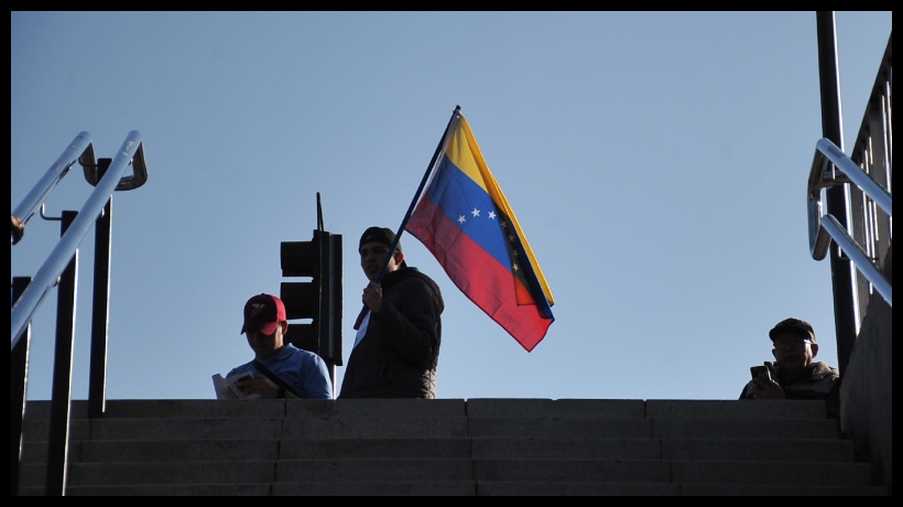 Venezolanos podrán salir de Chile con pasaporte y cédula de identidad vencidos Venezolanos podrán salir de Chile con pasaporte y cédula de identidad vencidos
