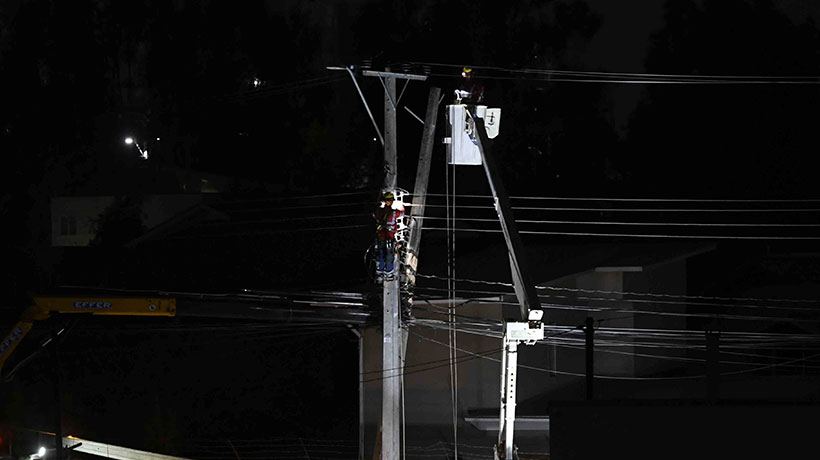 Municipalidades preparan demandas colectivas contra responsables de cortes de luz en La Araucanía Municipalidades preparan demandas colectivas contra responsables de cortes de luz en La Araucanía