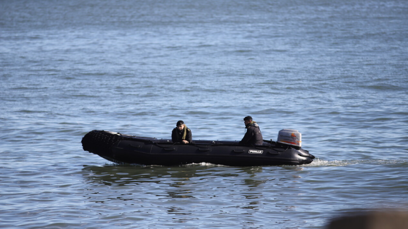 Armada amplió zona de búsqueda para encontrar a menor arrastrada por las olas en Viña del Mar