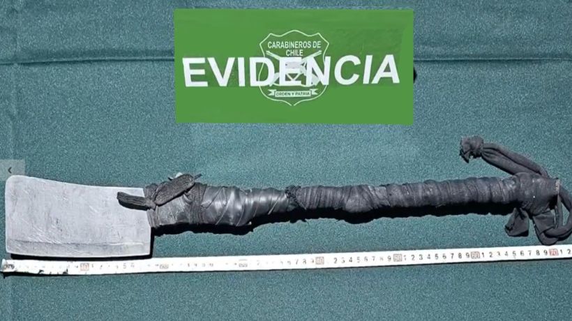 Detienen a hombre que portaba machete en la vía pública en Iquique Detienen a hombre que portaba machete en la vía pública en Iquique