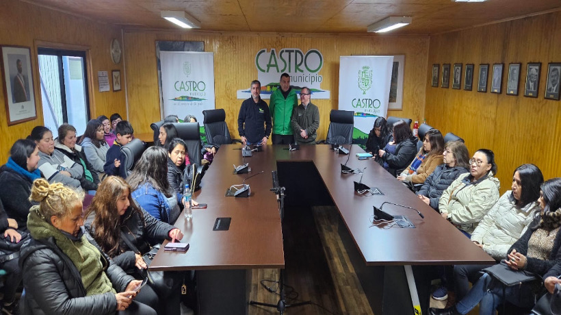 Castro y Conaf lanzan Profocap para empoderar a mujeres en búsqueda de empleo