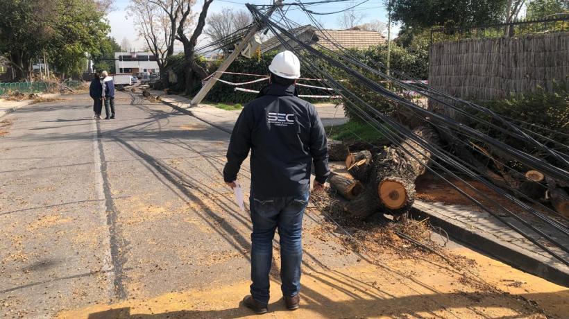 SEC formula cargos a empresas de Ñuble, Biobío y Araucanía por demora en reposición de la luz y falta de entrega de información