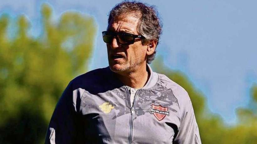 Mario Salas, DT de Ñublense, pone calma: “Estamos en una zona media, pero seguros”