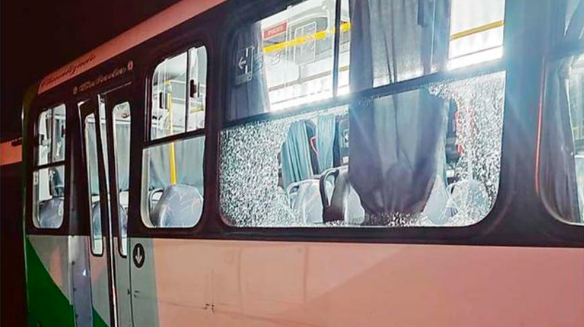 Millonarias pérdidas por buses apedreados por desconocidos en Reñaca Alto