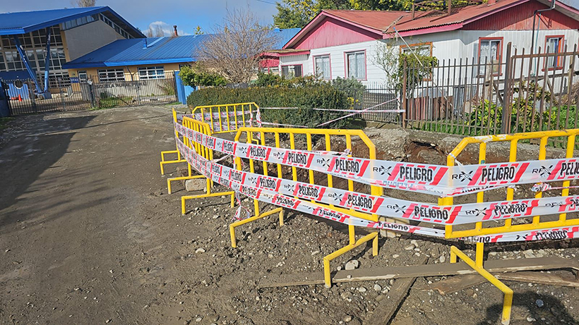 “El olor a baño que se respira es terrible”: Vecinos denuncian nuevo rebalse de aguas servidas en sector Pichil de Osorno