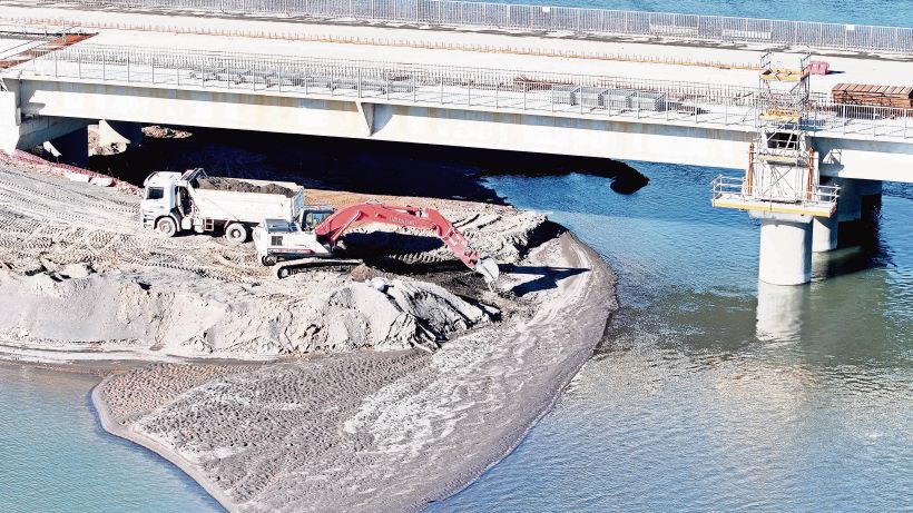 Hualpén: presentan denuncias por extracción de áridos en Santuario Río Biobío Hualpén: presentan denuncias por extracción de áridos en Santuario Río Biobío
