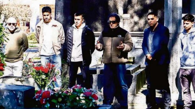 Integrantes del plantel de Ñublense visitaron a Nelson Oyarzún