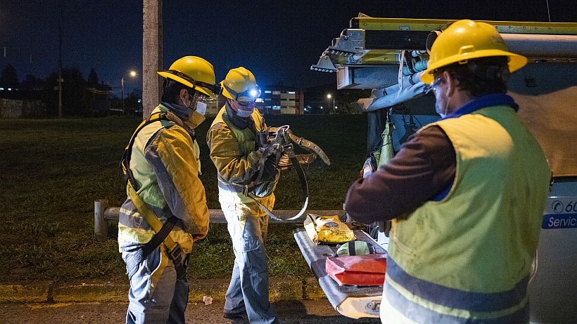 SEC Los Lagos formuló cargos a empresas eléctricas por demora en la reposición de la luz SEC Los Lagos formuló cargos a empresas eléctricas por demora en la reposición de la luz