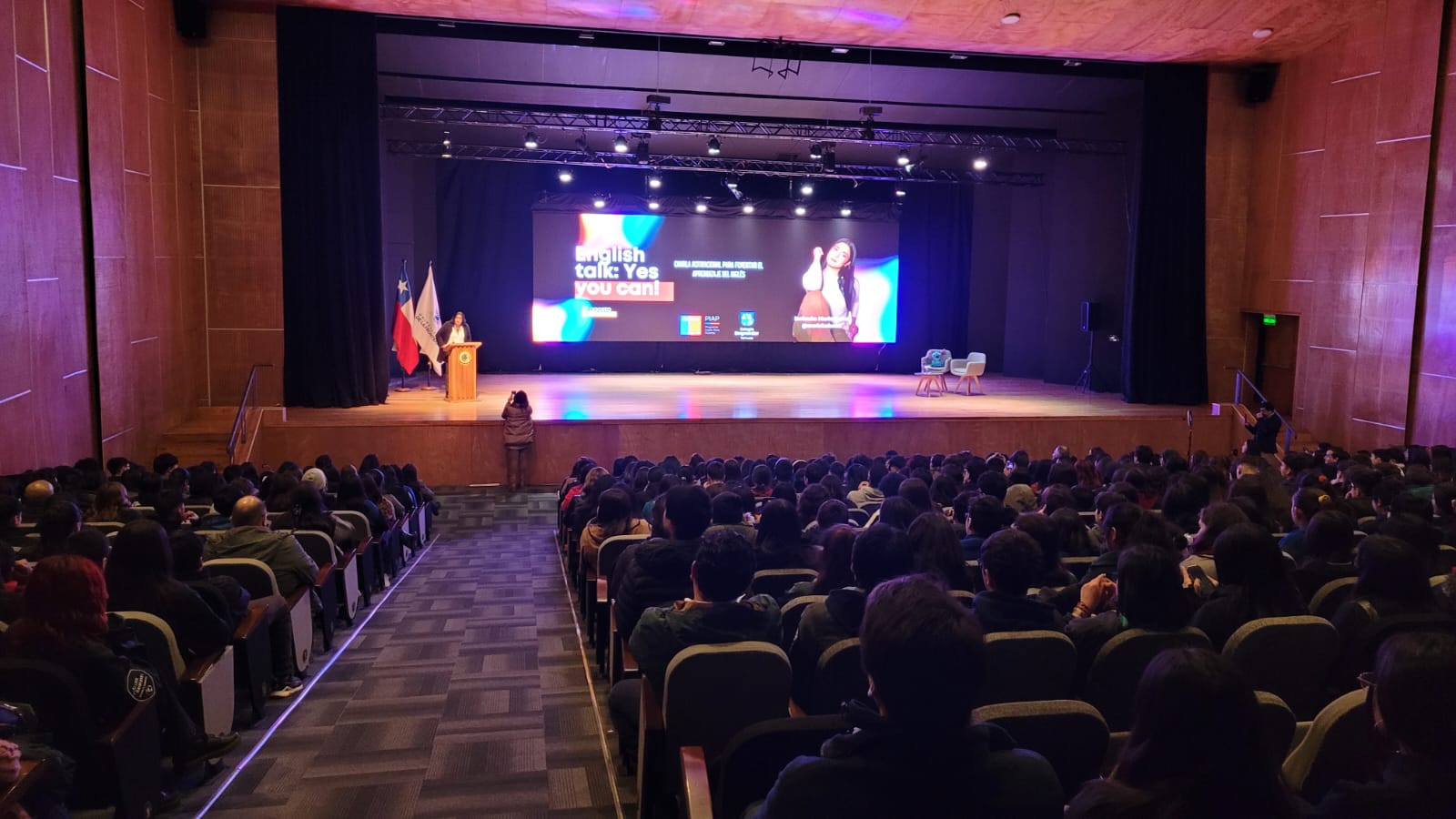 Influencer de Temuco lideró masiva charla sobre Programa Inglés Abre Puertas del Mineduc