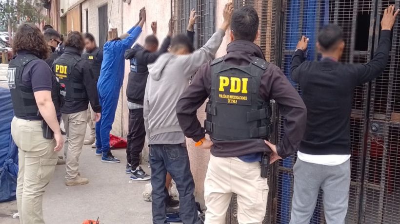 En operativo de la PDI en Feria Monumental de Iquique fiscalizaron a 46 migrantes