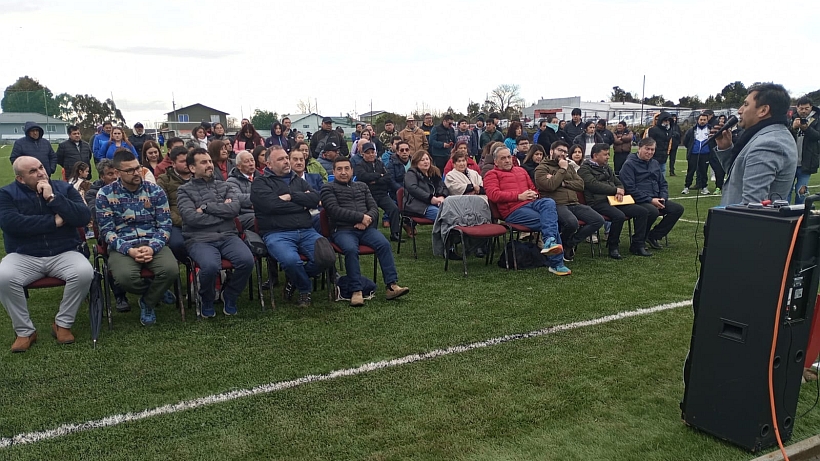 Inauguraron pasto sintético y otras mejoras en el estadio Severo Cofré de Calbuco