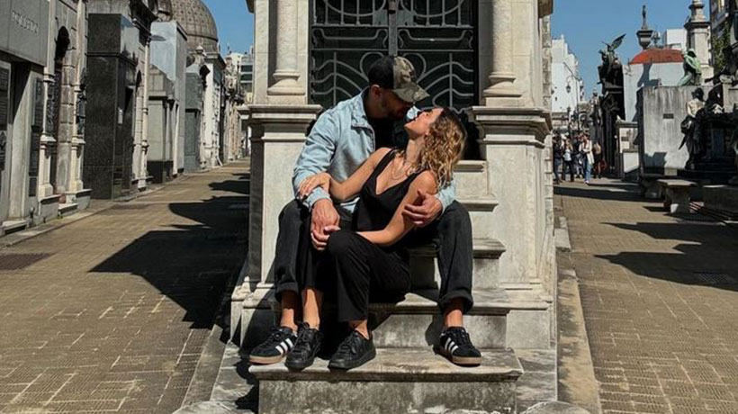 “De mal gusto”: critican a Jorge Valdivia y Maite Orsini por románticas fotos en cementerio de Argentina