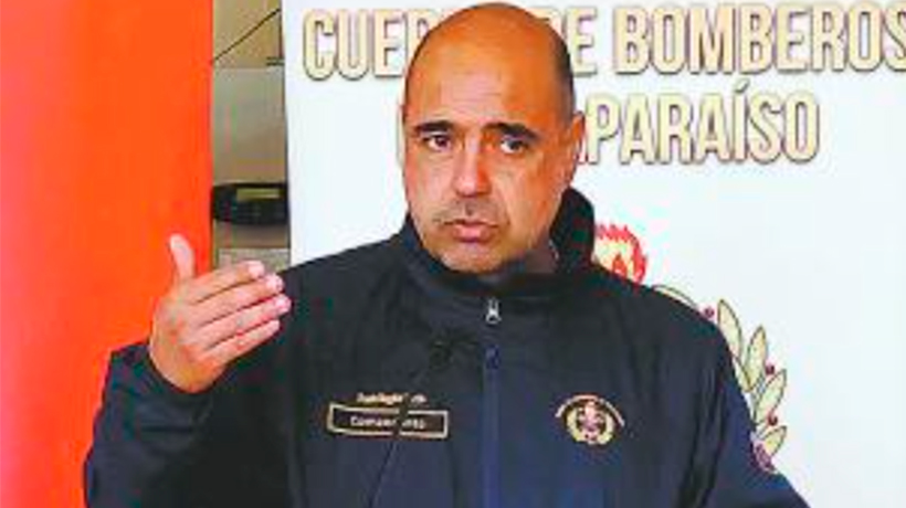 Comandante del Cuerpo de Bomberos de Valparaíso no descarta participación de más funcionarios en el megaincendio Comandante del Cuerpo de Bomberos de Valparaíso no descarta participación de más funcionarios en el megaincendio