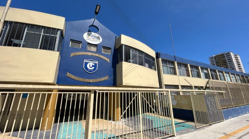 Profesores y funcionarios del Liceo Comercial Baldomero Wolnitzky de Iquique inician paralización