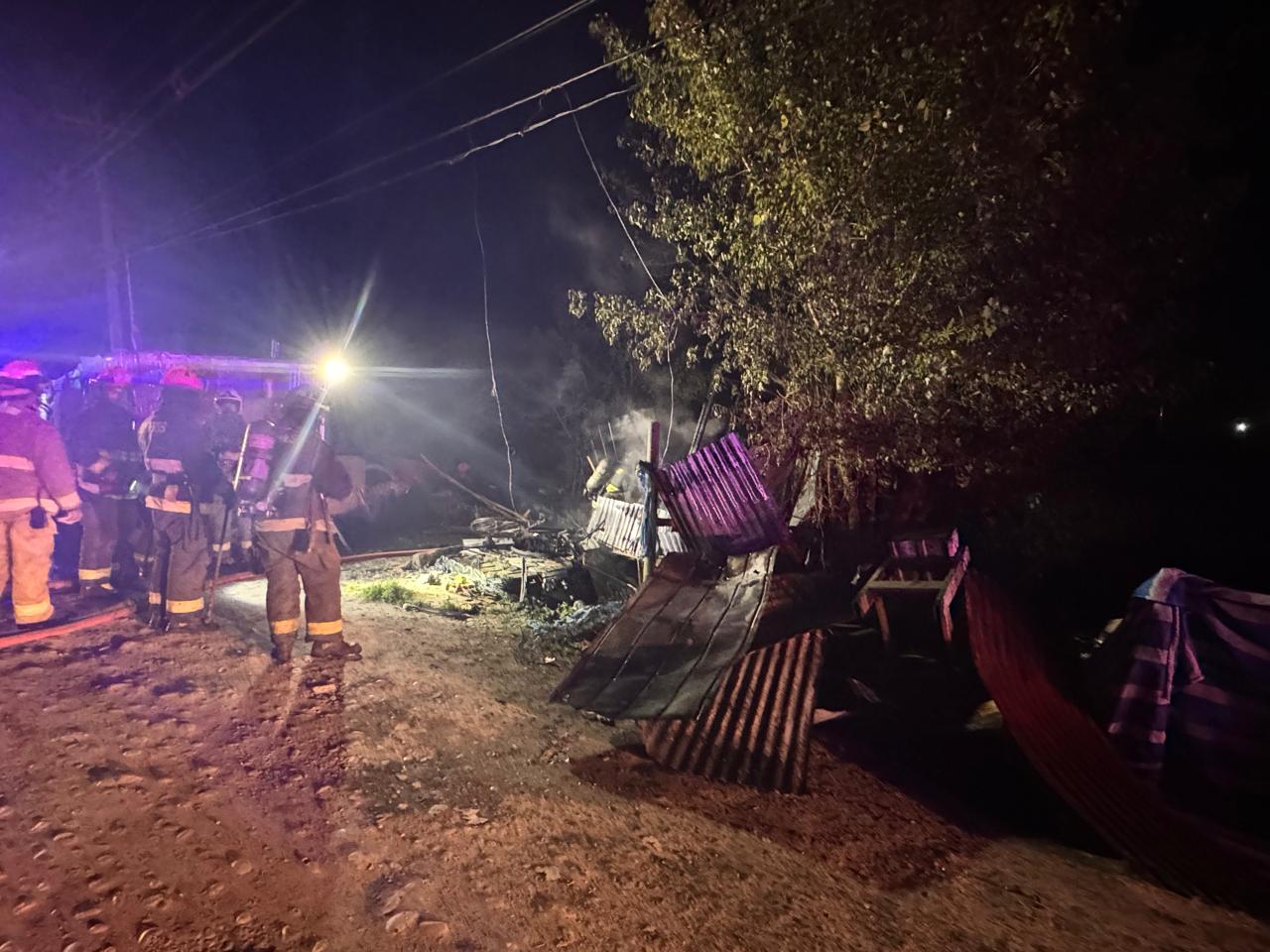 Diez damnificados dejan dos incendios en el campamento Las Mulatas