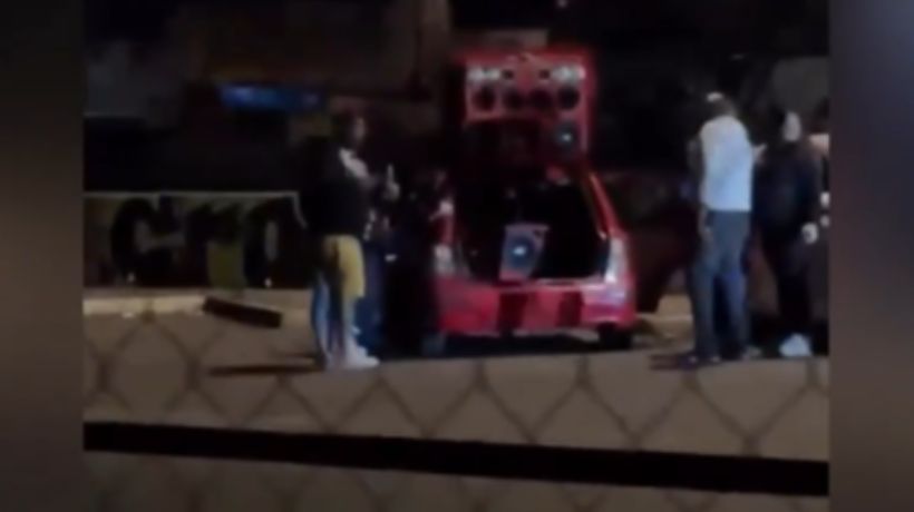 Vecinos denuncian fiestas ruidosas y descontroladas en estacionamiento de Playa Trocadero en Antofagasta