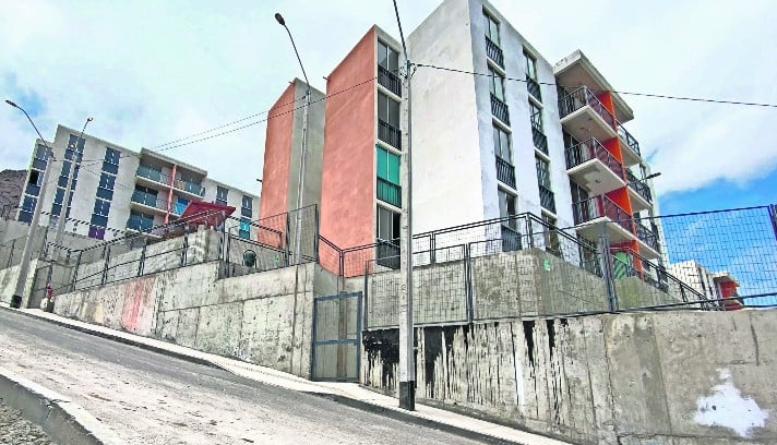Vecinos del conjunto Bellavista 1 sufren nuevos daños en viviendas por lluvias en Antofagasta