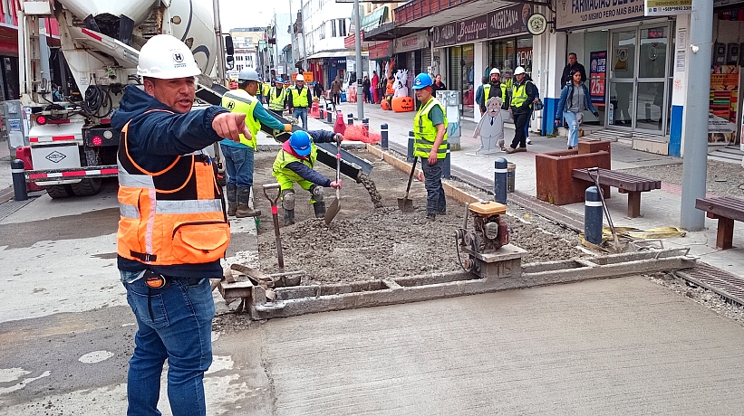 Adelantan en dos meses posible entrega de la calle Varas de Puerto Montt