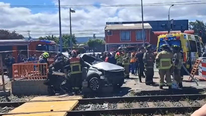 Coronel: EFE indica que cámaras muestran que auto que chocó con el Biotrén sobrepasó la barrera automatizada