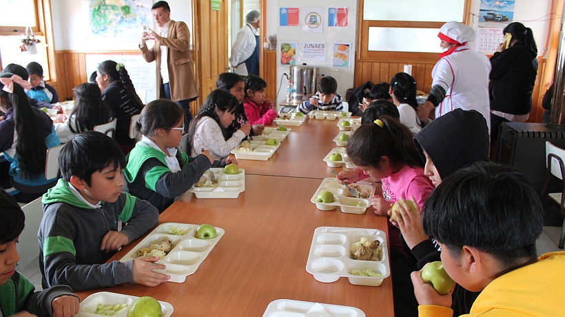 Escolares de islas Desertores en Chaitén recibirán alimentación saludable