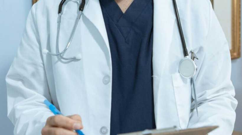 Médico cirujano es acusado de abuso sexual: habría atacado a dos pacientes en San Felipe
