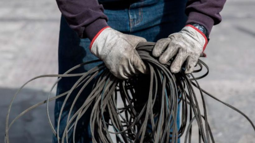 Derriban 11 postes: robo de cables deja sin electricidad a la totalidad de Baquedano