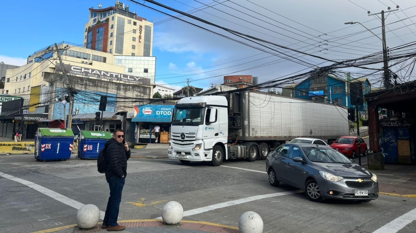 Camión arrasó cables en el centro de Puerto Montt y generó corte de electricidad