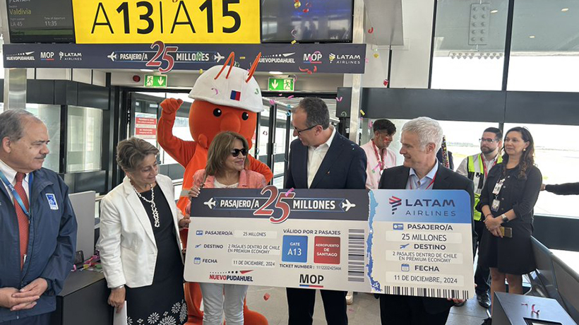 Mujer que viajaba desde Osorno se convirtió en el pasajero 25 millones del Aeropuerto de Santiago en 2024