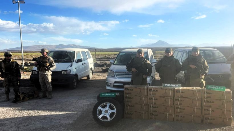 Sorprenden a cuatro personas cerca de Colchane que transportaban mercancía de contrabando Sorprenden a cuatro personas cerca de Colchane que transportaban mercancía de contrabando