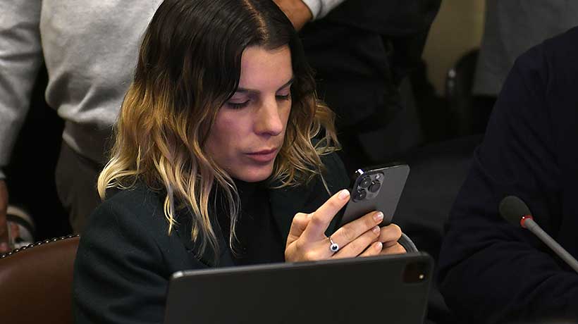 “Te pido que me cuides como yo te quiero cuidar a ti”: los chat de Orsini a denunciante de Valdivia