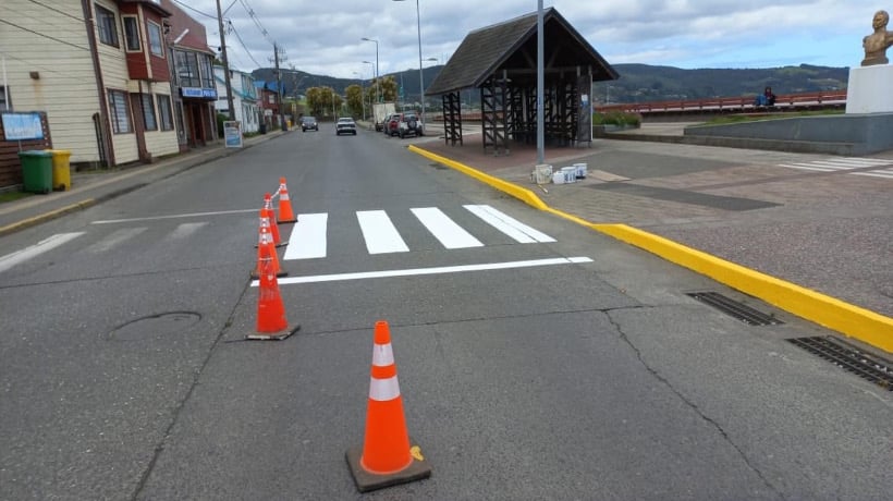 Ancud renueva señalización vial en costanera Salvador Allende