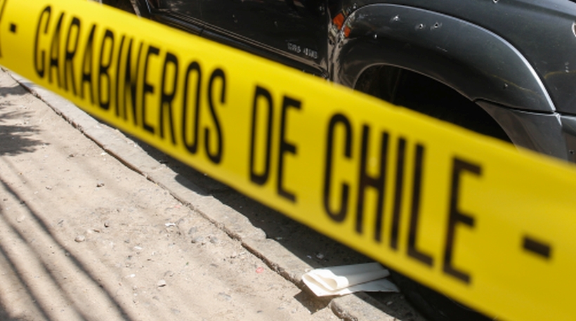 Puente Alto: Vehículo abandonado por vendedores de droga mantenía armas de fuego y variada munición