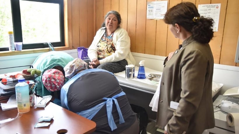 Dalcahue brinda atención podológica a personas mayores y postradas