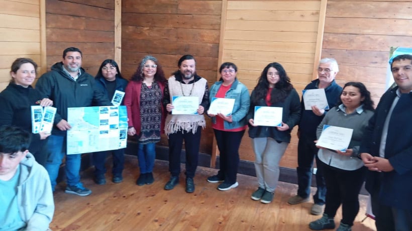 Vecinos de Chonchi reciben diplomas de francés