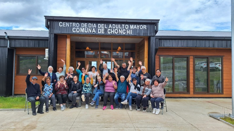 Chonchi premia a participantes de talleres para adultos mayores