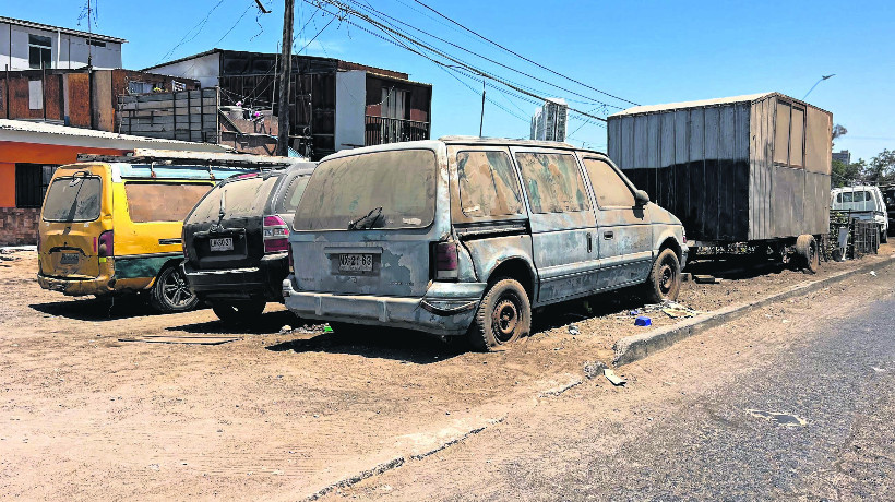 Municipio de Antofagasta inicia plan para retirar 400 vehículos abandonados en la ciudad