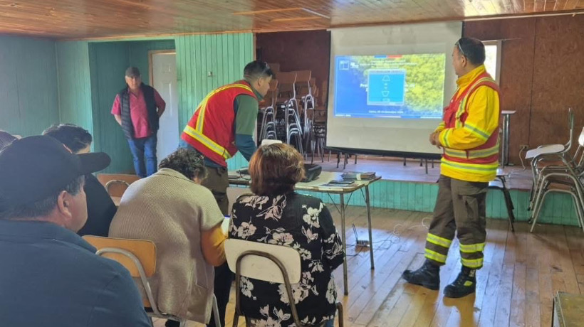 Castro impulsa talleres contra incendios forestales